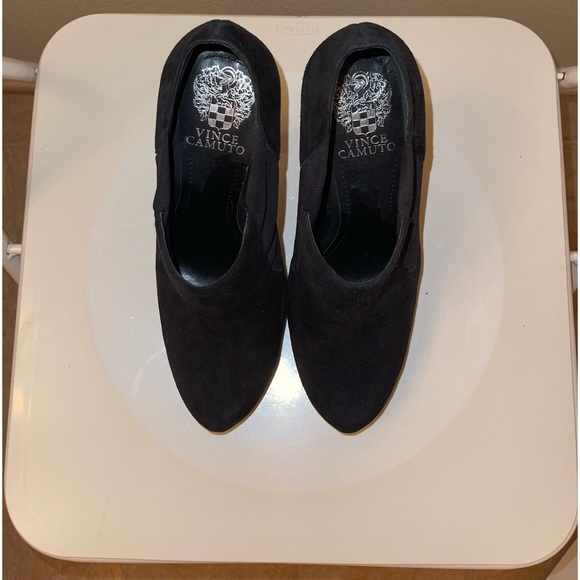 VINCE CAMUTO: Black Suede Booties (without box) - Picture 4 of 12